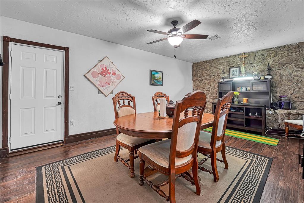 101 Maple Street Property Photo 4