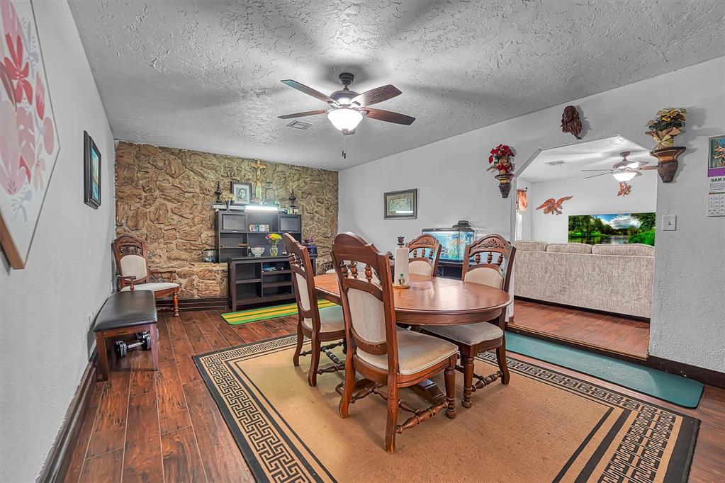 101 Maple Street Property Photo 5