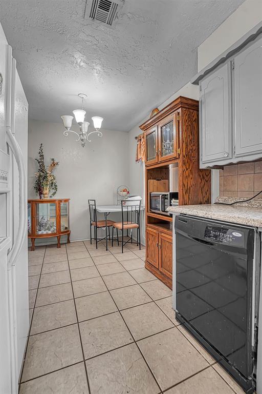 101 Maple Street Property Photo 8