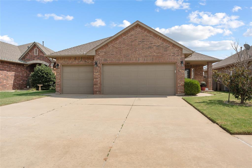 19412 Thomas Court Property Photo 1