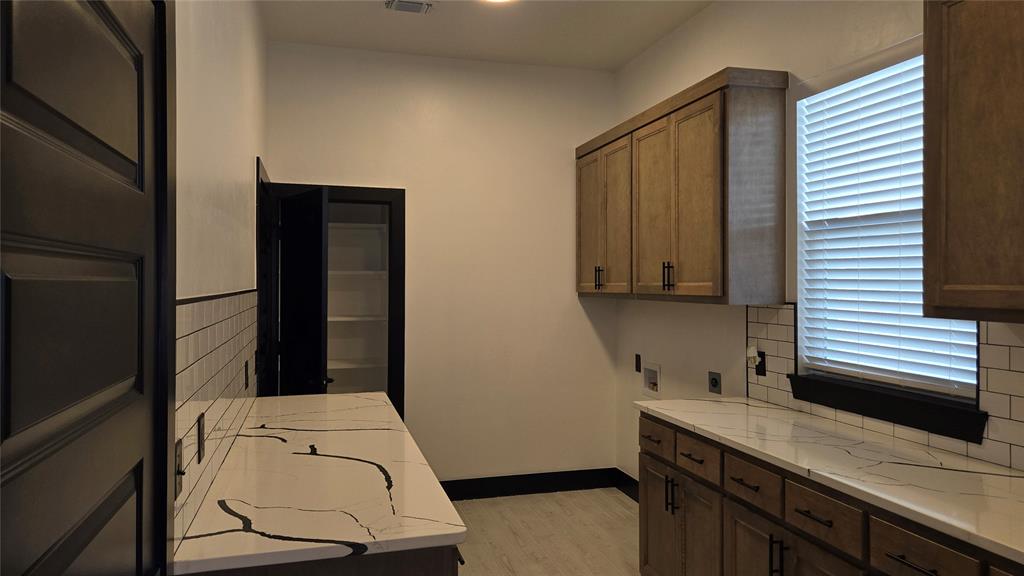 321 Greens Parkway Property Photo 15