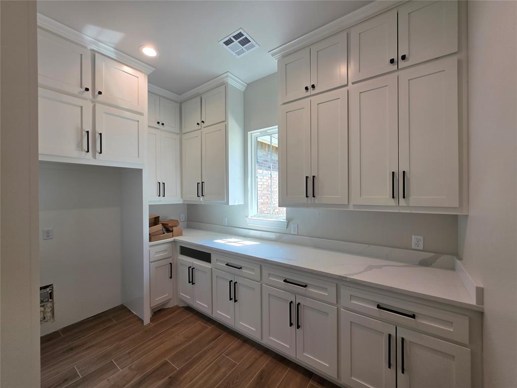 913 Reedser Way Property Photo 3
