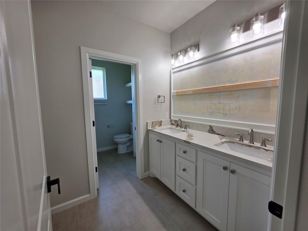 913 Reedser Way Property Photo 4