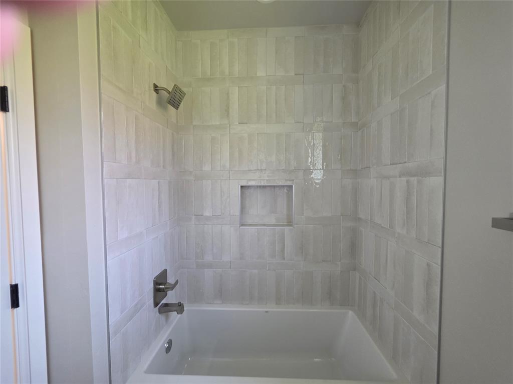 913 Reedser Way Property Photo 5