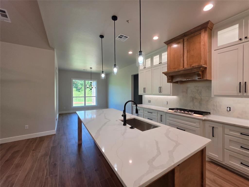913 Reedser Way Property Photo 8