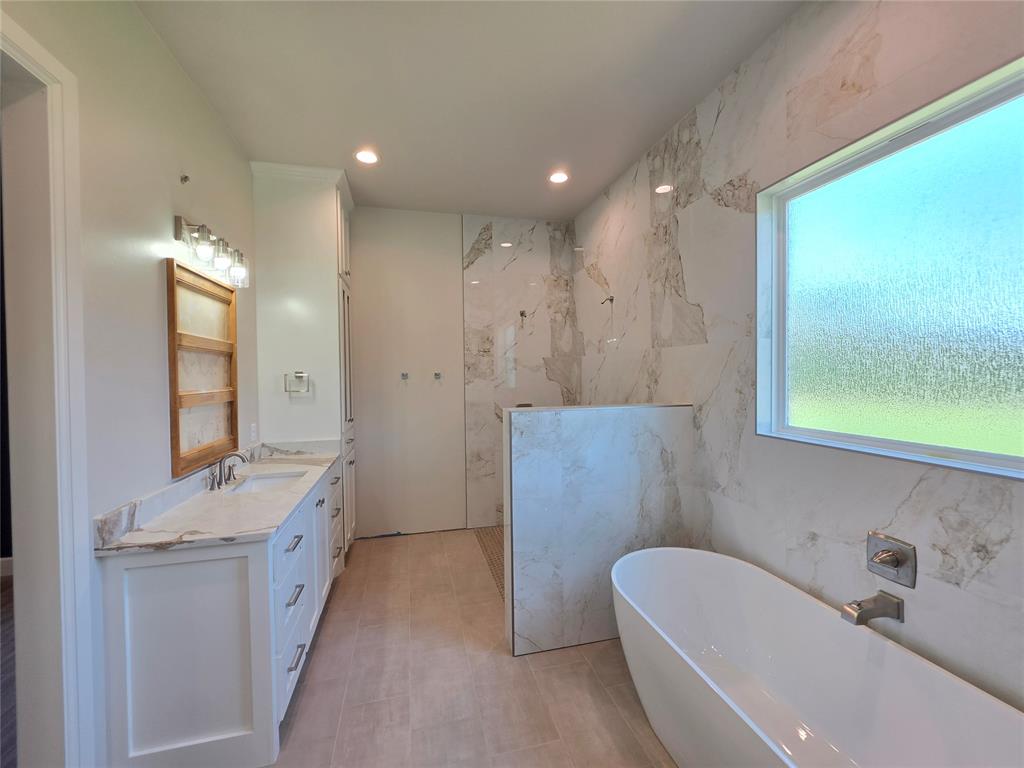 913 Reedser Way Property Photo 13