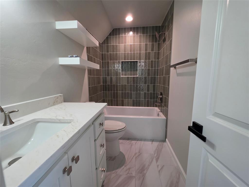 913 Reedser Way Property Photo 16