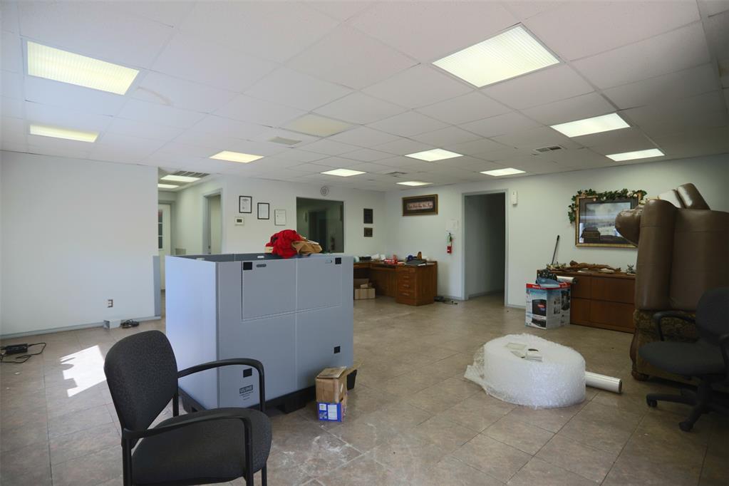 8445 N 77 Highway Property Photo 4