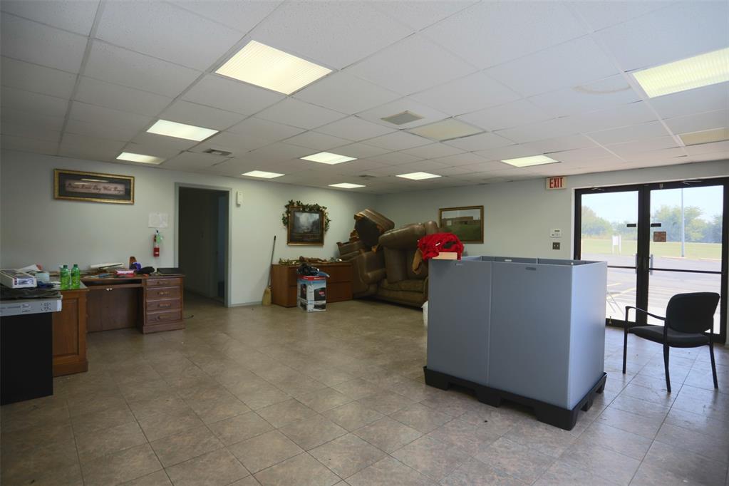 8445 N 77 Highway Property Photo 5