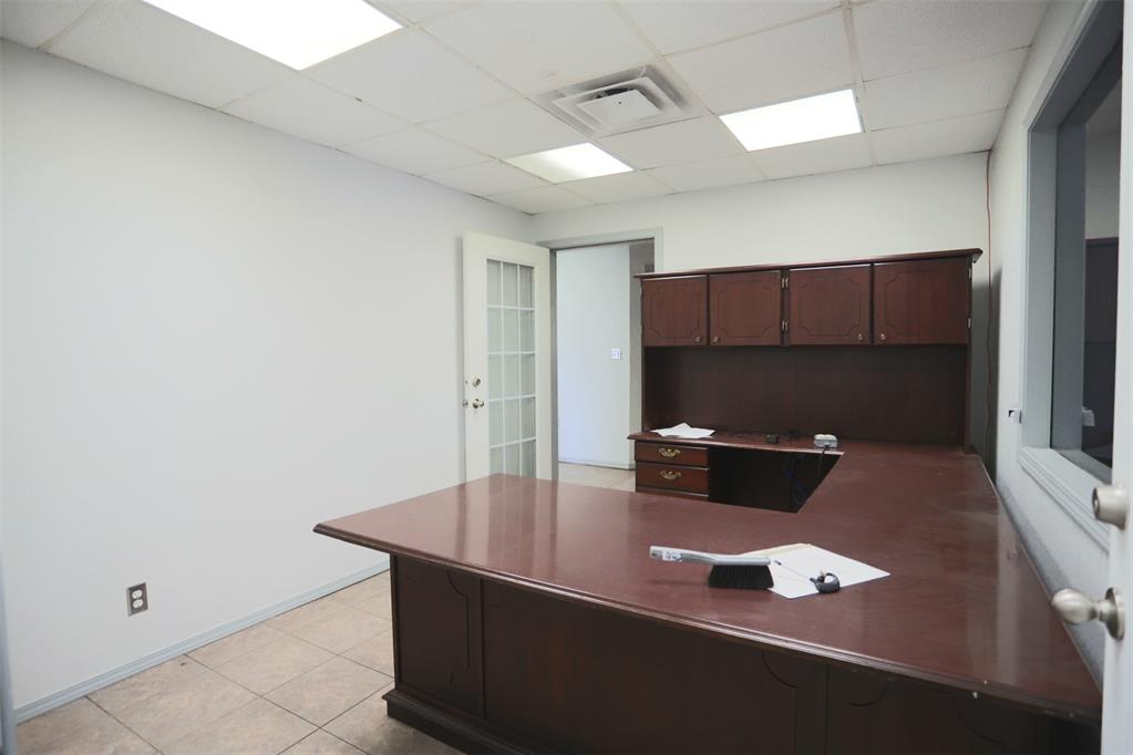 8445 N 77 Highway Property Photo 6