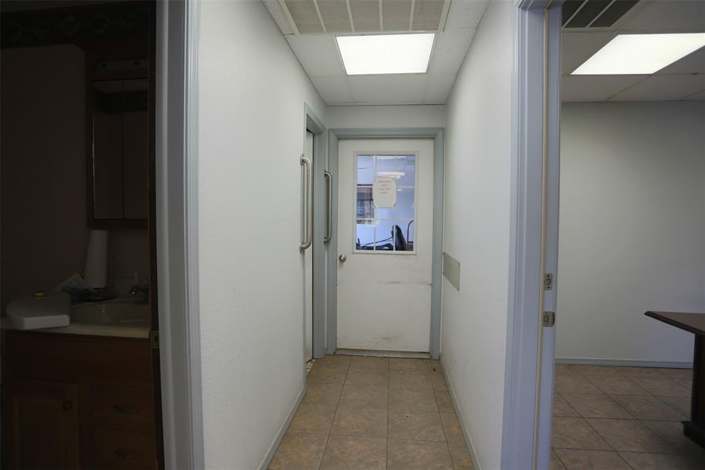8445 N 77 Highway Property Photo 7