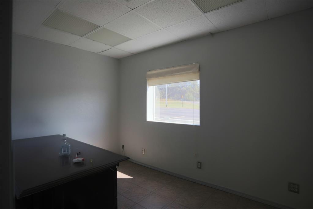 8445 N 77 Highway Property Photo 10