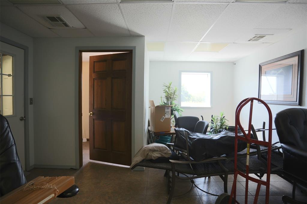 8445 N 77 Highway Property Photo 18