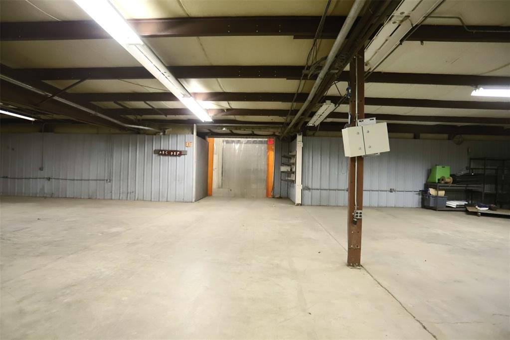 8445 N 77 Highway Property Photo 28