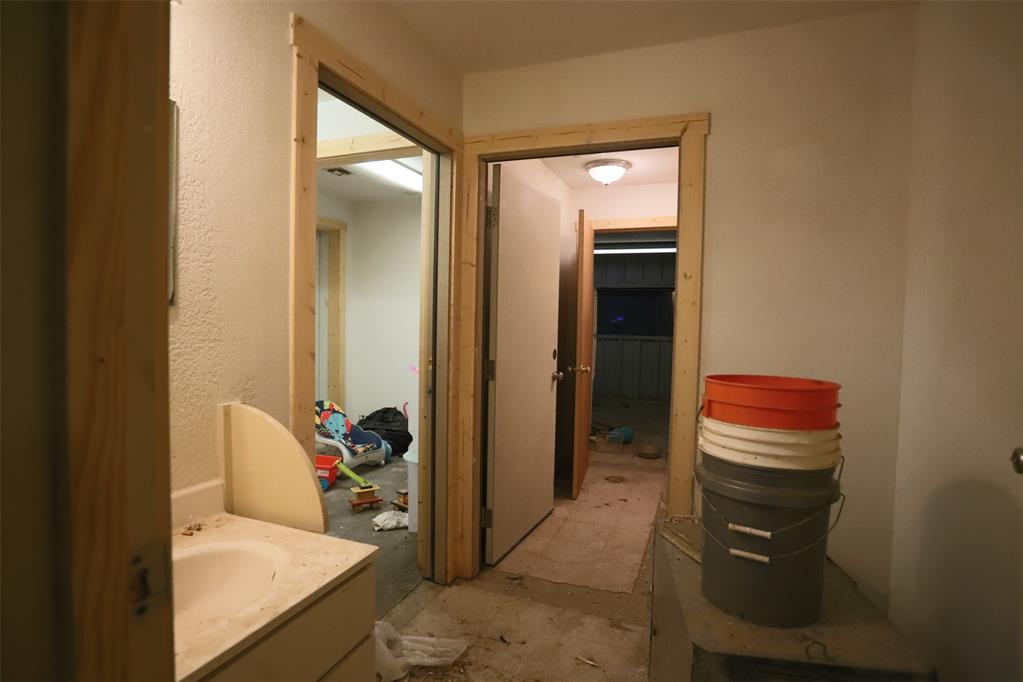 8445 N 77 Highway Property Photo 30