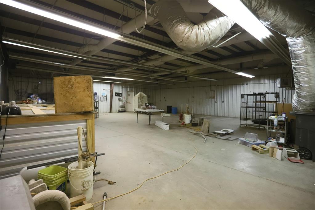 8445 N 77 Highway Property Photo 32