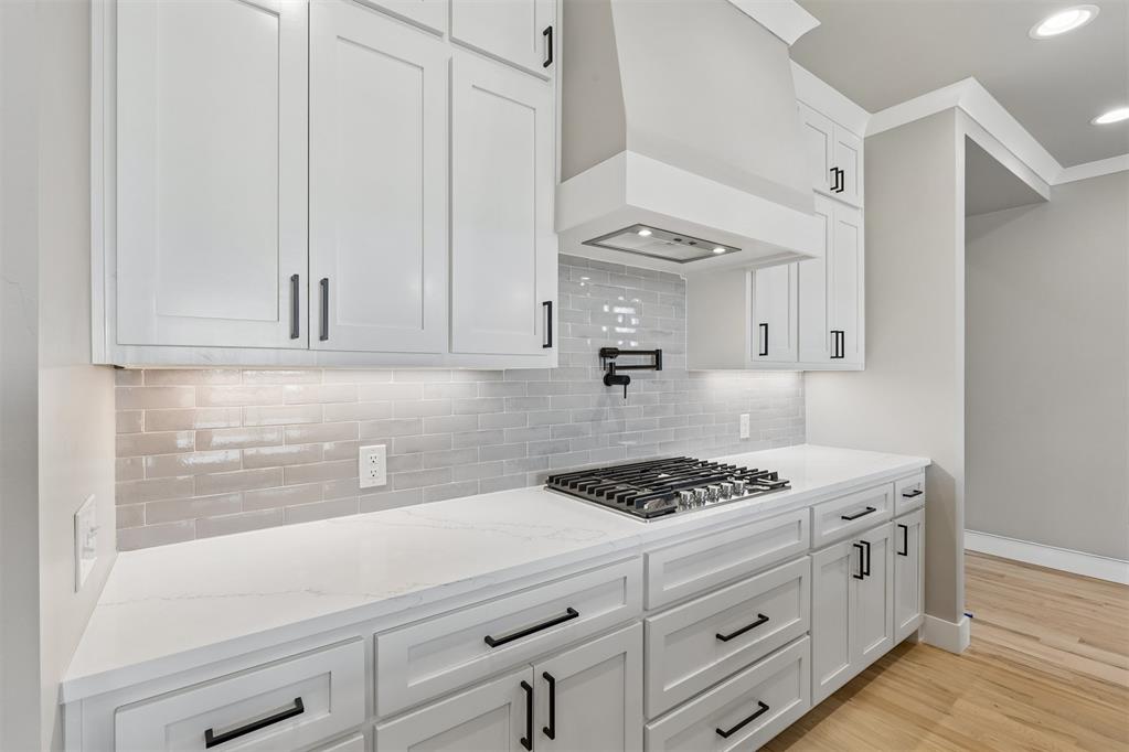 18005 Youngs Avenue Property Photo 12