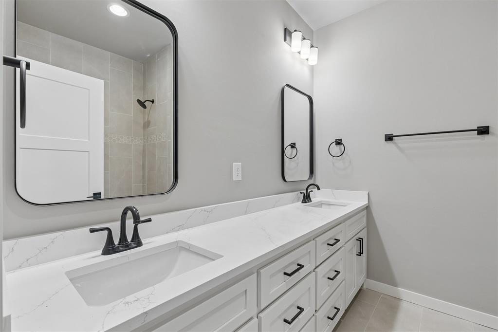 18005 Youngs Avenue Property Photo 30