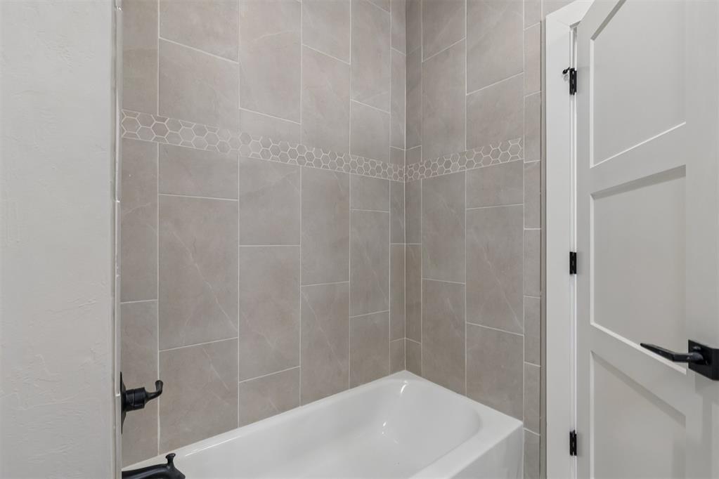18005 Youngs Avenue Property Photo 31
