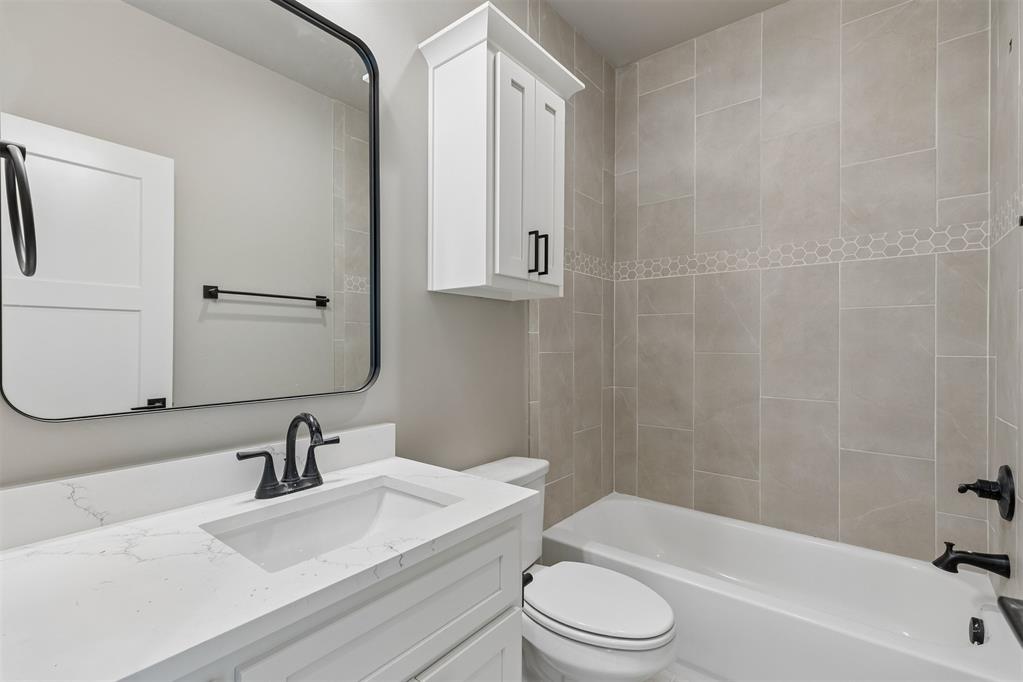 18005 Youngs Avenue Property Photo 34