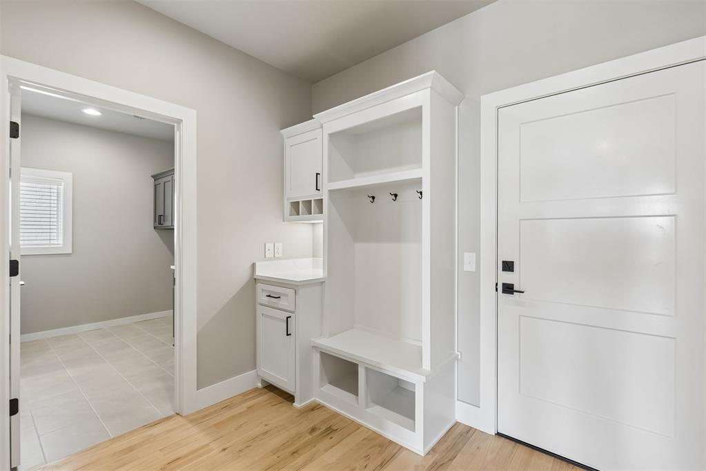 18005 Youngs Avenue Property Photo 35