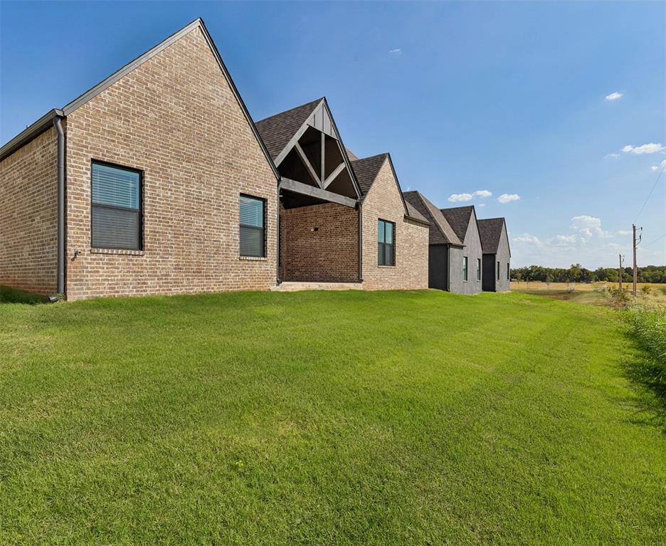 18005 Youngs Avenue Property Photo 40