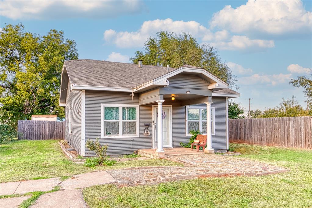 1011 W 5th Street Property Photo 1