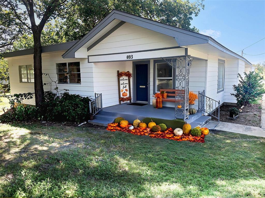 403 SE Carter Street Property Photo 1