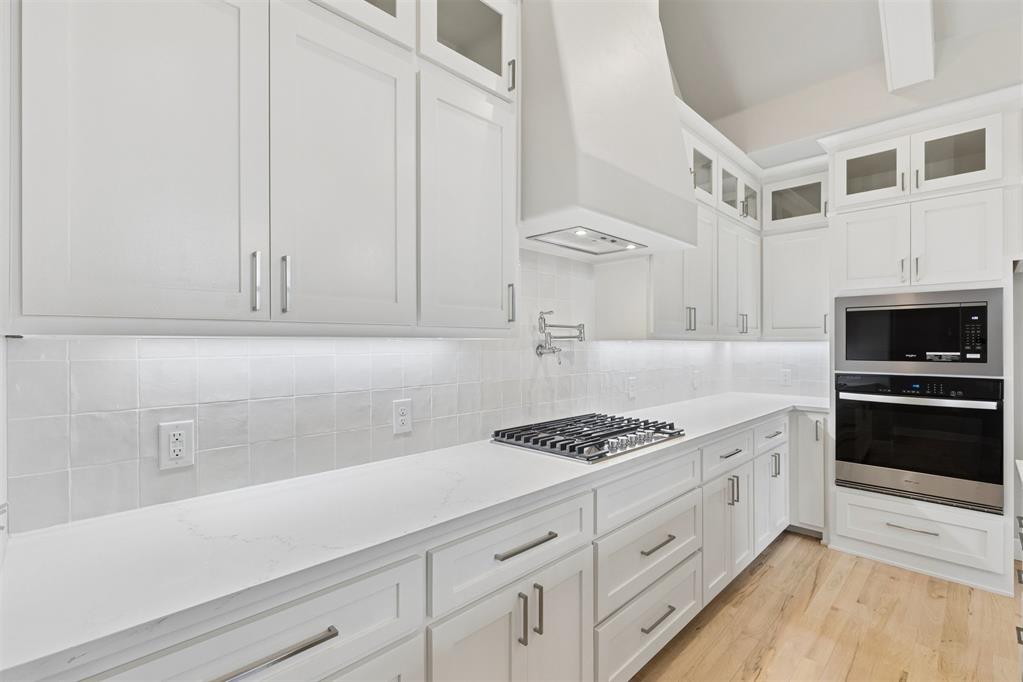 18140 Fields Drive Property Photo 11