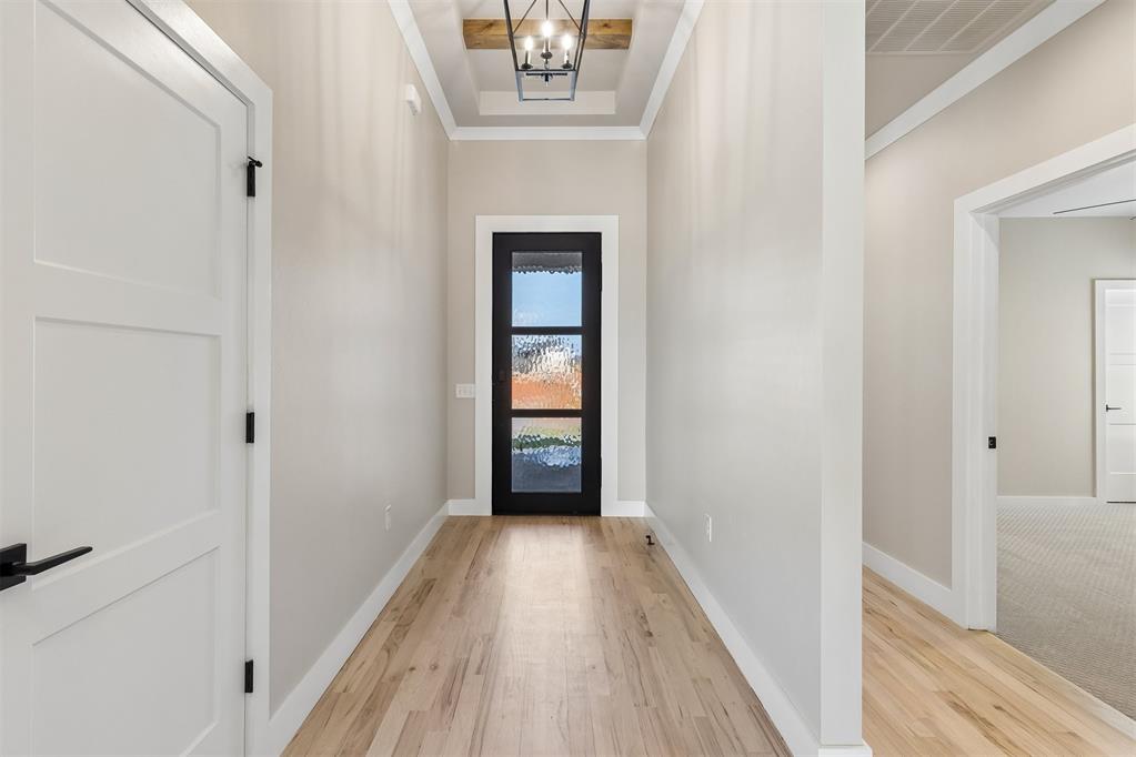 18009 Youngs Avenue Property Photo 3