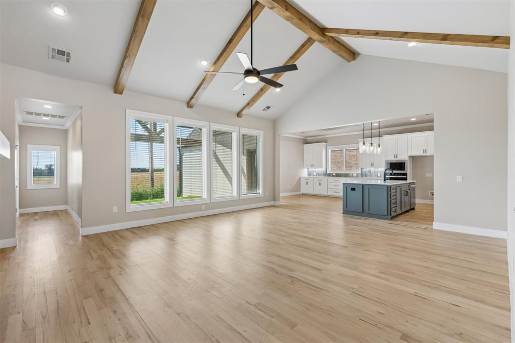 18009 Youngs Avenue Property Photo 4