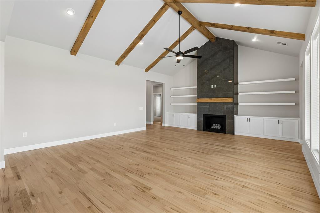 18009 Youngs Avenue Property Photo 6