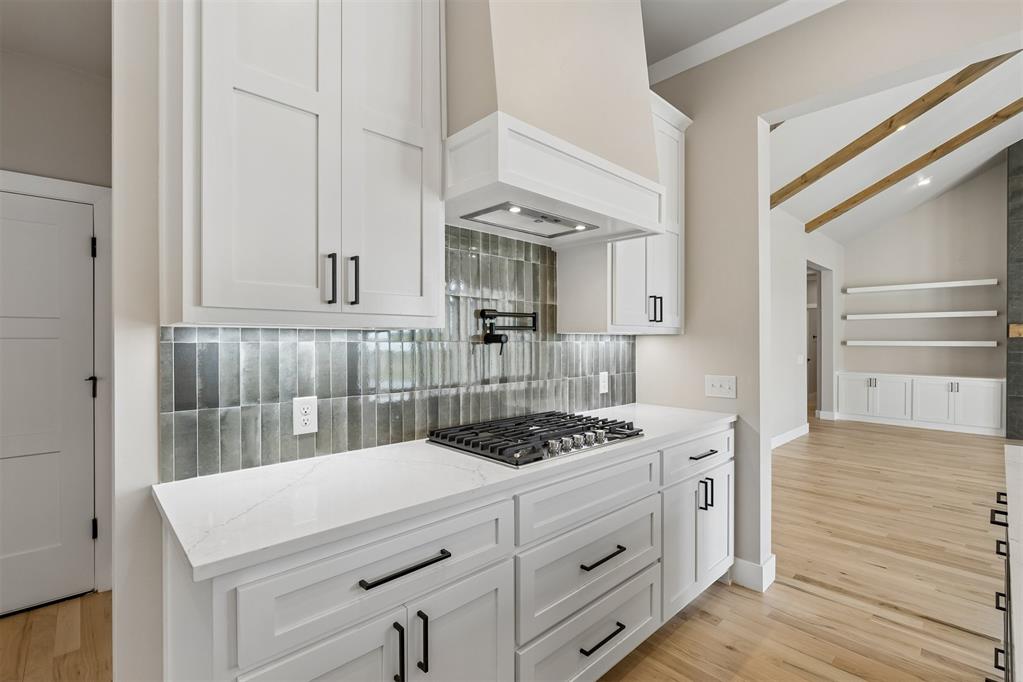 18009 Youngs Avenue Property Photo 12