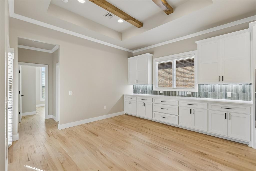 18009 Youngs Avenue Property Photo 13