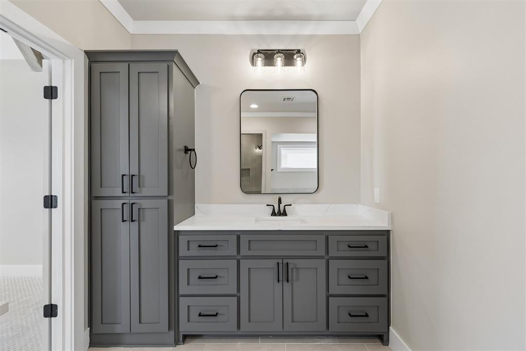 18009 Youngs Avenue Property Photo 20