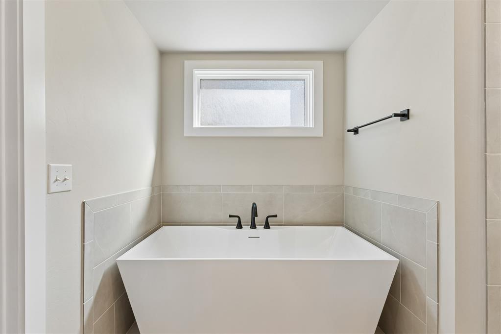 18009 Youngs Avenue Property Photo 21