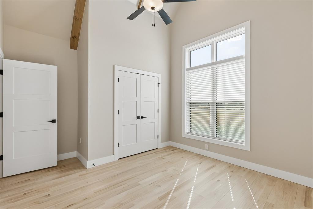 18009 Youngs Avenue Property Photo 24