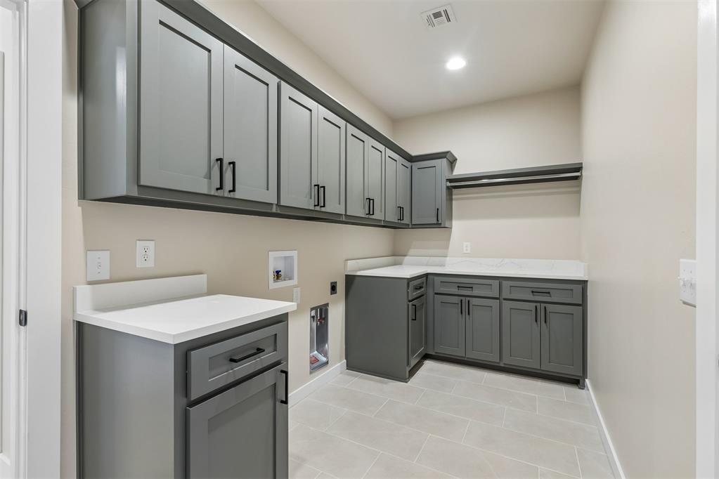 18009 Youngs Avenue Property Photo 33