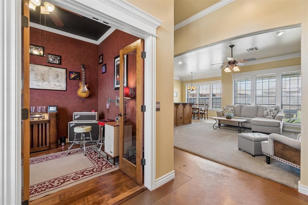 817 Tea Rose Drive Property Photo 3