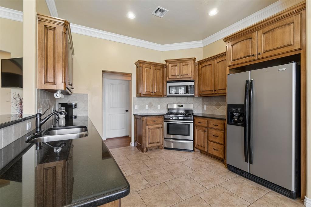 817 Tea Rose Drive Property Photo 6