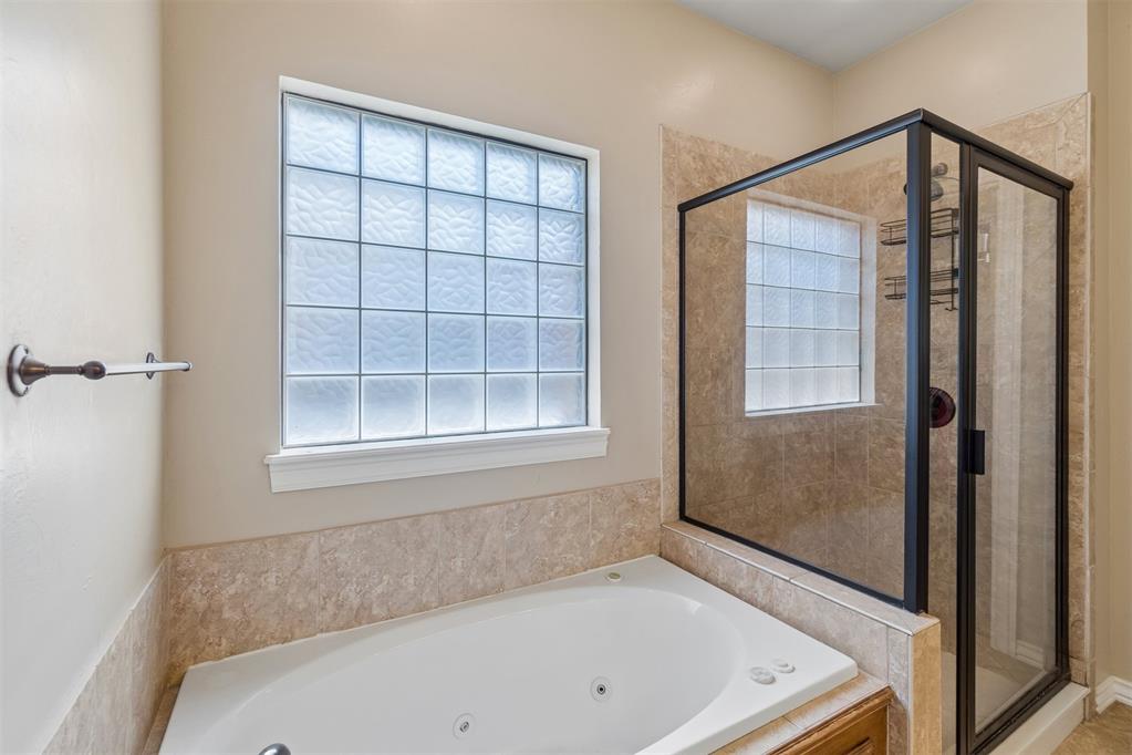 817 Tea Rose Drive Property Photo 14