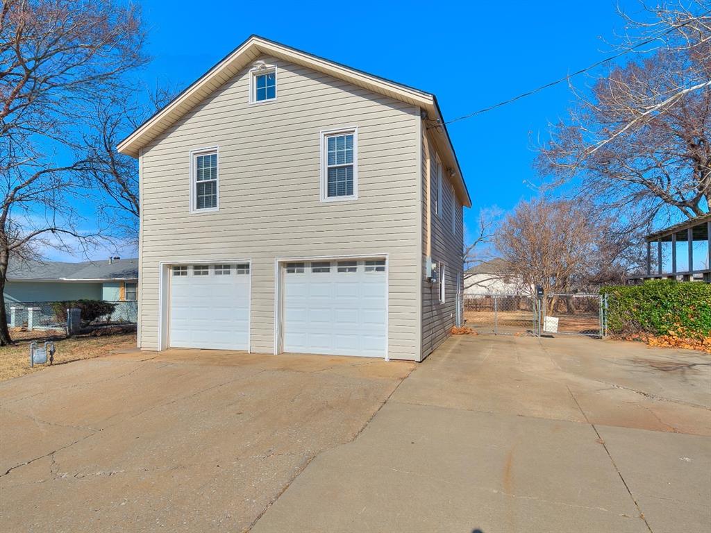 1503 Gladstone Terrace Property Photo 1