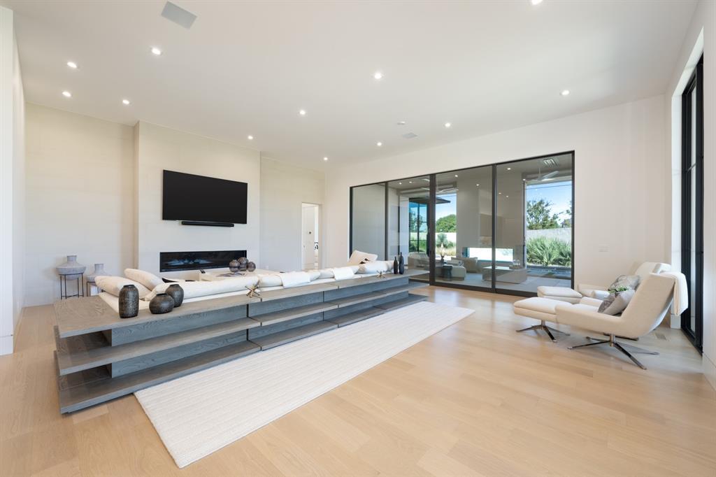 5820 Promenade Square Property Photo 14