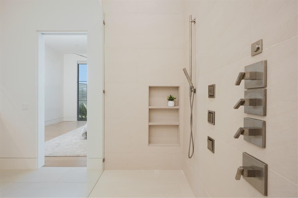 5820 Promenade Square Property Photo 30