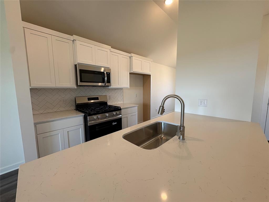 9013 Blackfork Lane Property Photo 5