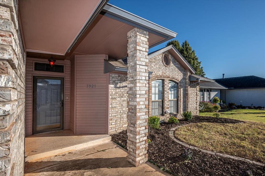 7921 Nw 81st Street Property Photo 1