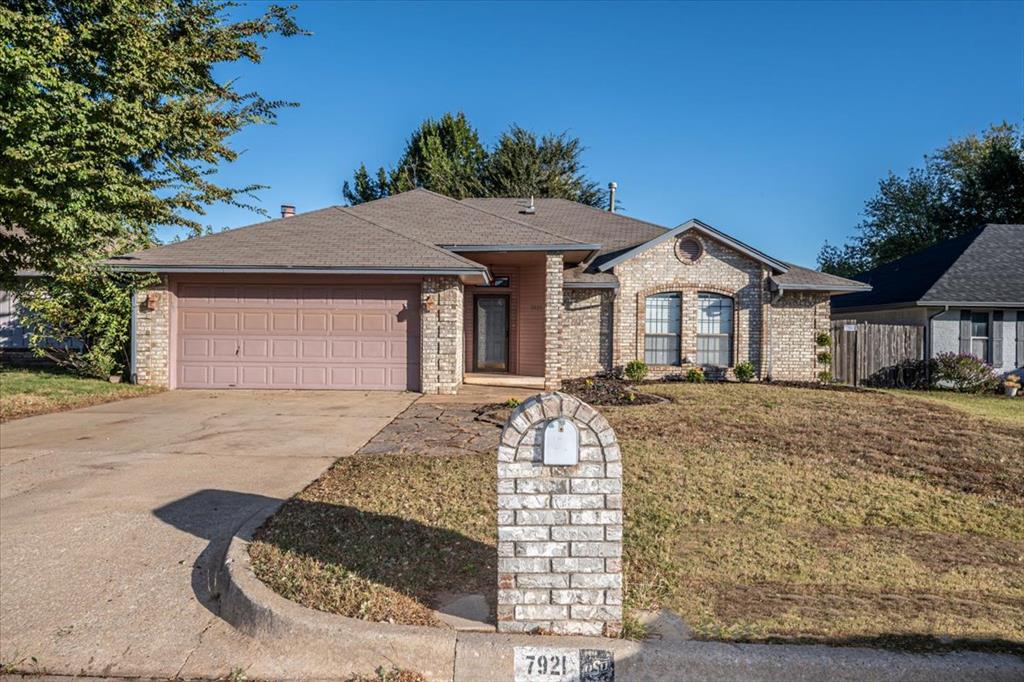 7921 Nw 81st Street Property Photo 4