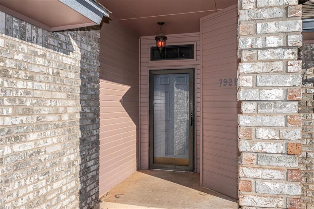 7921 Nw 81st Street Property Photo 5