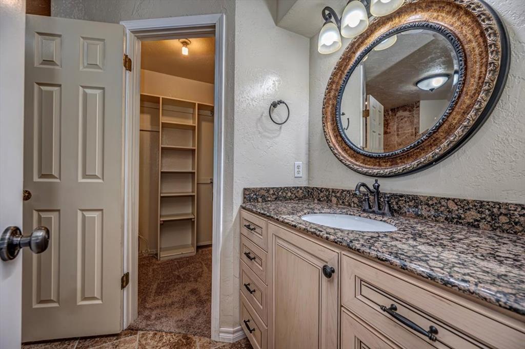 7921 Nw 81st Street Property Photo 23