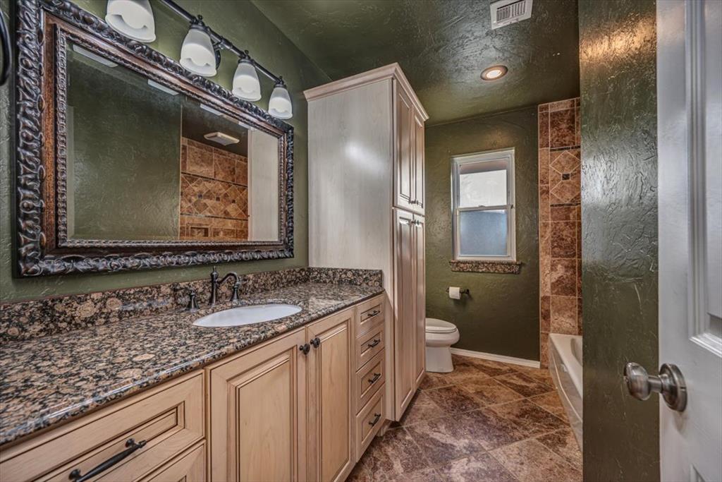 7921 Nw 81st Street Property Photo 32